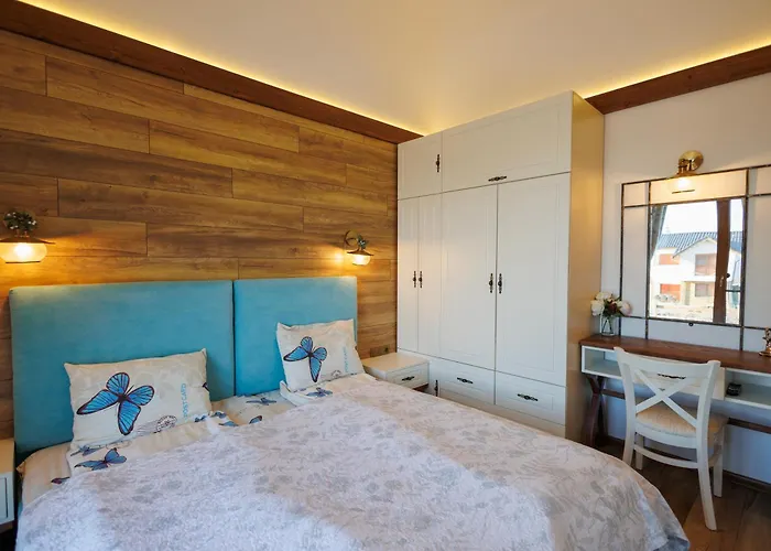 Mountain Jordan- With Jacuzzi Willa